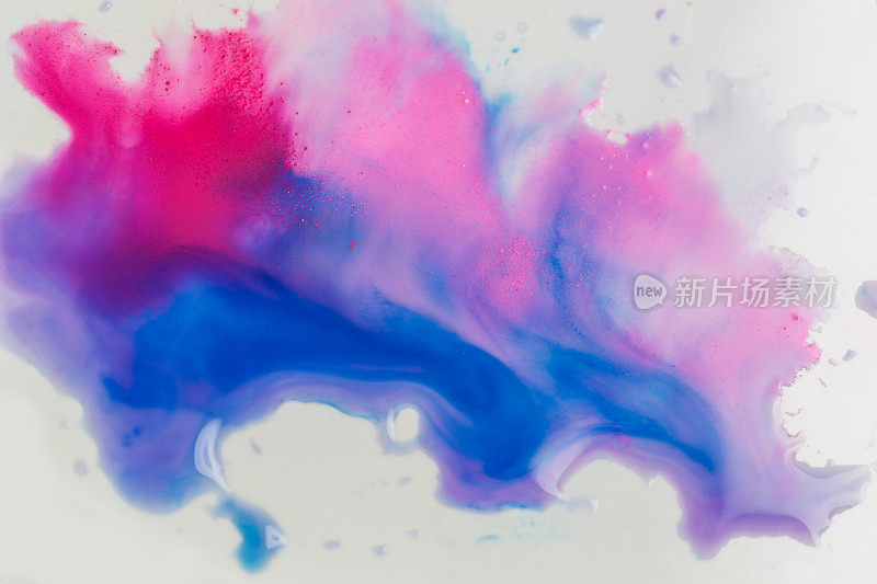 蓝、水、粉、紫、白抽象水彩画