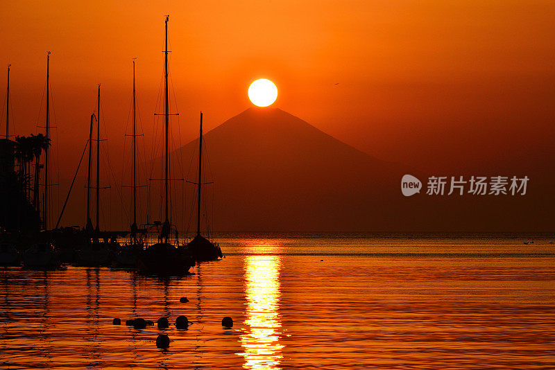 富士山和日落后的日落