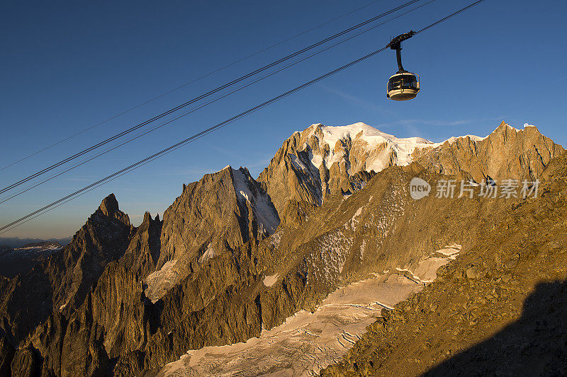 勃朗峰，莫迪特峰，塔库尔峰，日出山脉与索道高架