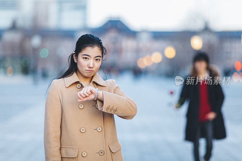 女朋友在等男朋友