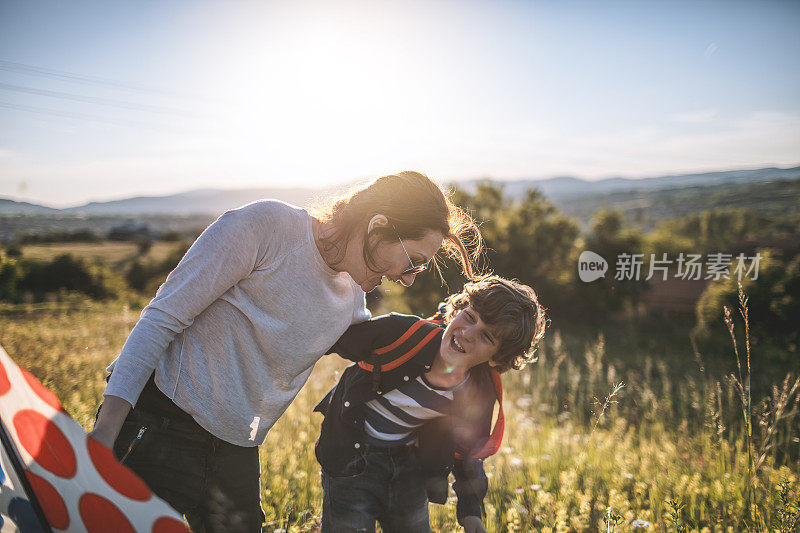 母子在户外