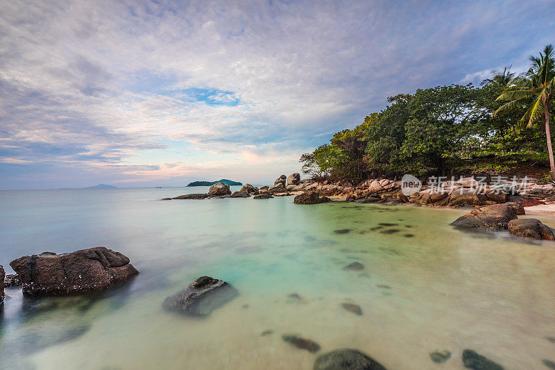 普吉岛美丽的海岸线