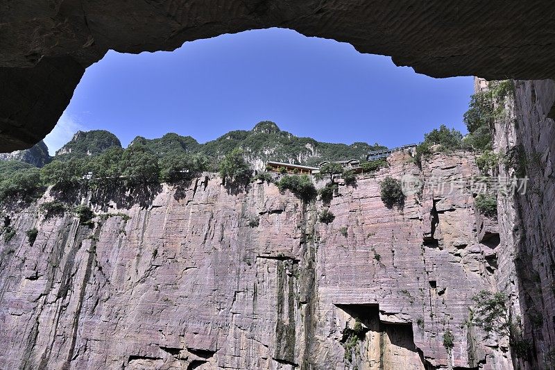 太行山上壁公路(悬崖隧道)