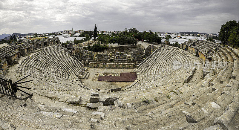 土耳其安塔利亚省德姆雷古利西亚城市迈拉的古希腊罗马圆形剧场遗址