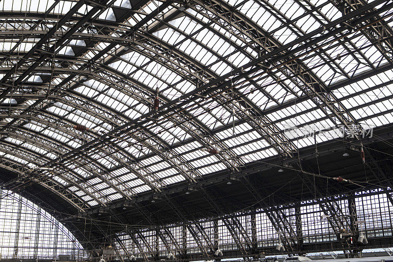 科隆火车站的拱形金属屋顶
