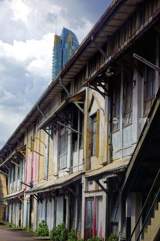曼谷街道上的旧建筑外观
