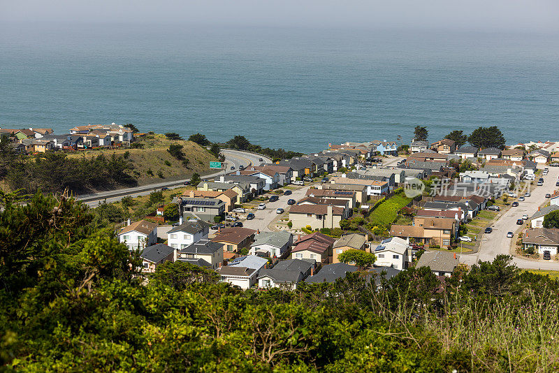 太平洋沿岸的加州住宅