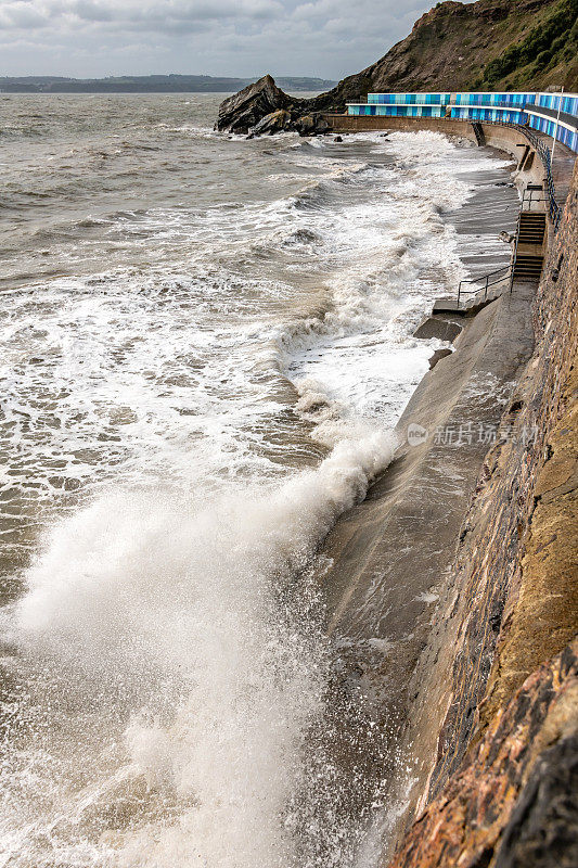 狂风暴雨的米德富特海滩