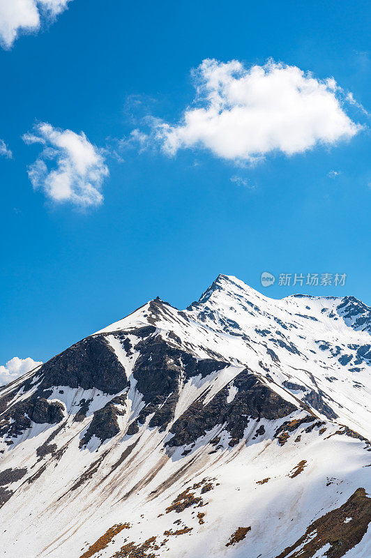 大格洛克纳山脉附近的奥地利阿尔卑斯山的雪峰