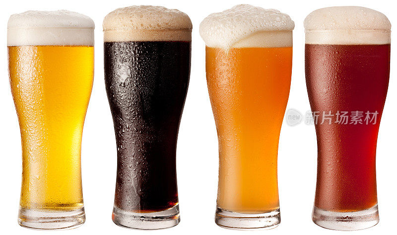 四杯不同的啤酒。