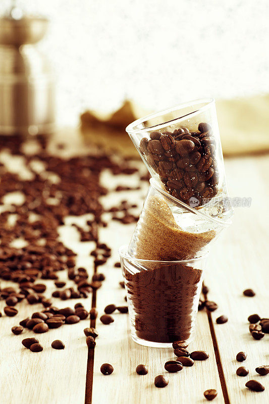 咖啡杯配咖啡豆