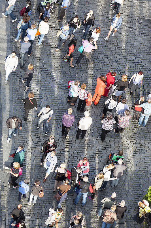 布拉格老城广场上的人群，捷克共和国
