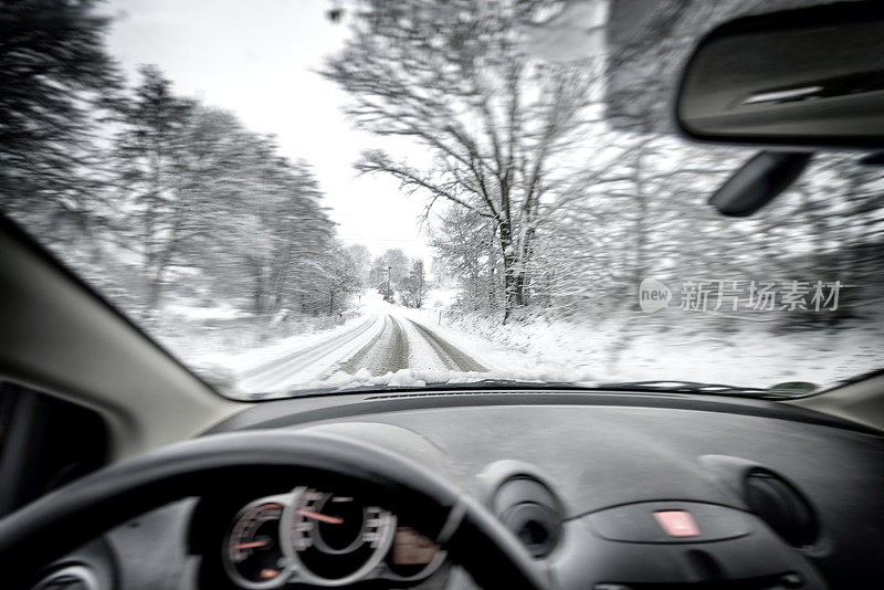 降雪,乡间小路开车