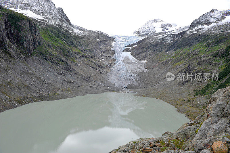 特里夫特冰川和湖泊