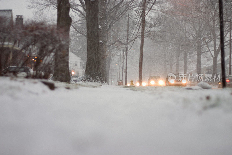 下雪，危险驾驶条件