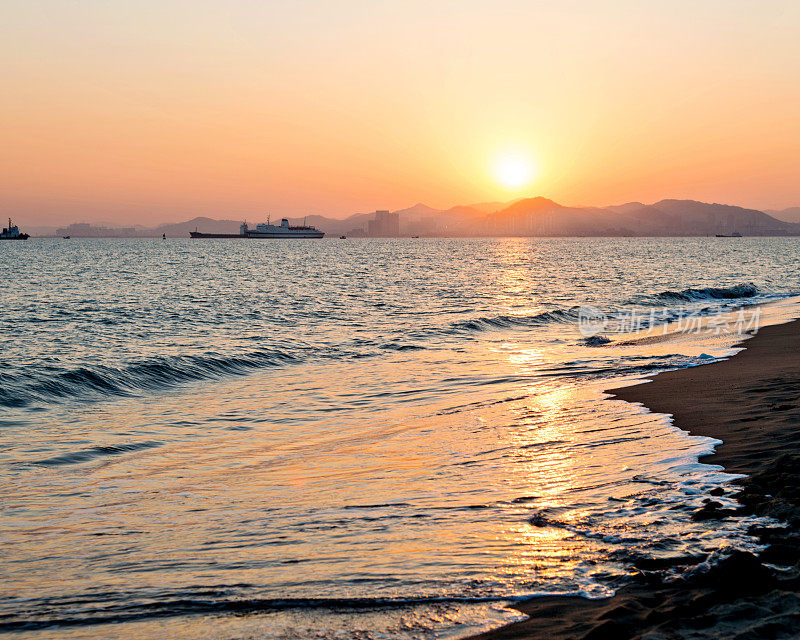 海滩日落时