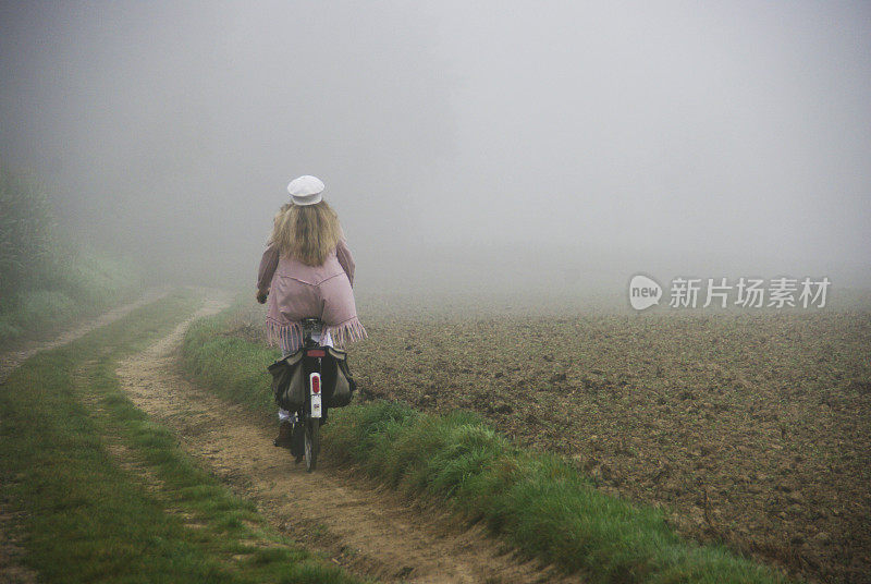 女人出去