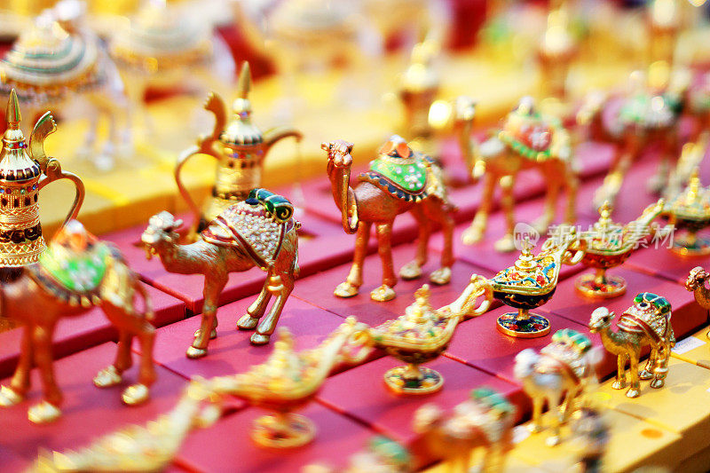 迪拜纪念品市场的黄金骆驼