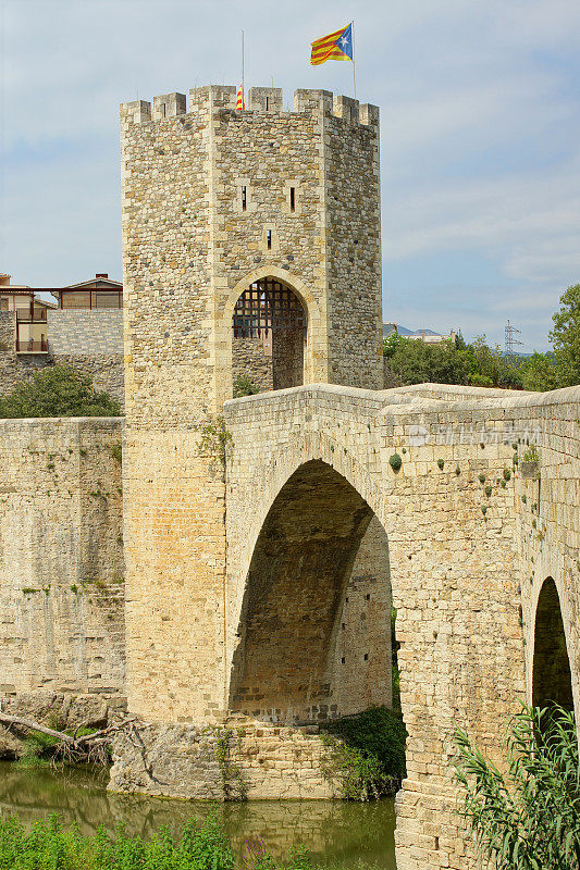 Besal吗?- Riu Fluvi桥?