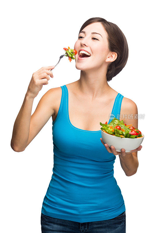 一个拉丁女人在吃沙拉