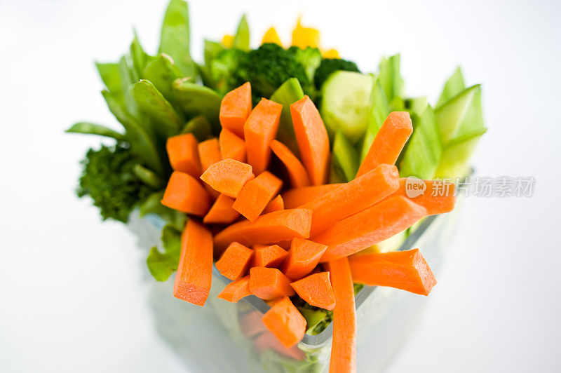 胡萝卜、西兰花和豌豆的蔬菜烩菜