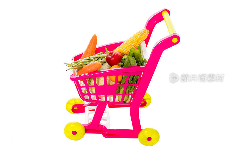 一个装着蔬菜的玩具手推车