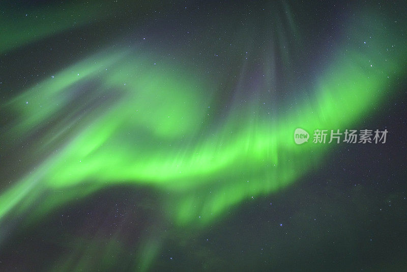 挪威罗浮敦群岛上空的北极光
