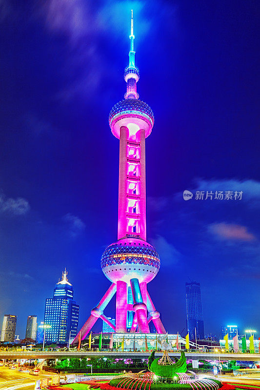 2015年,上海可能会24日。夜景中的东方明珠。