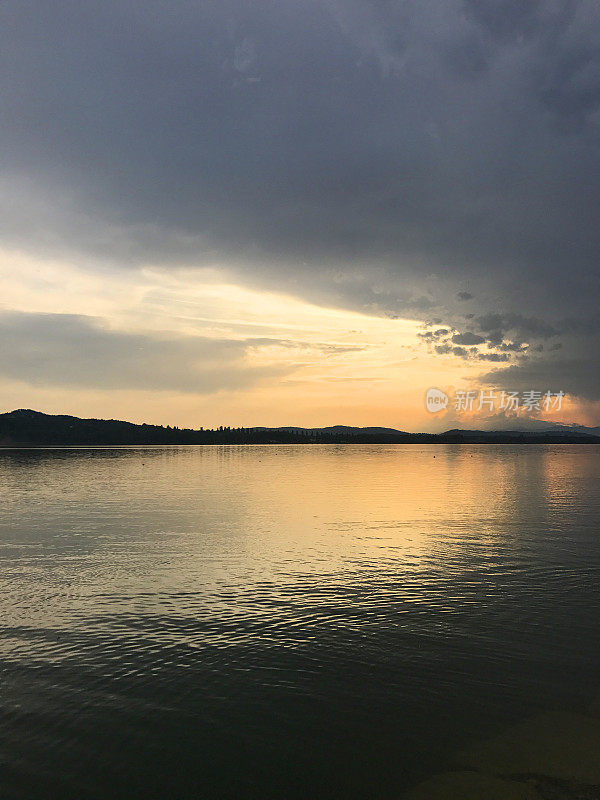 瓦雷泽湖