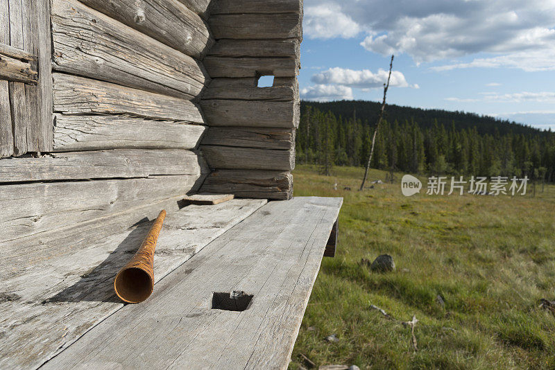 传统的瑞典桦树喇叭在一个山区农场在达拉那