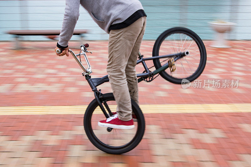 BMX骑手,平移,跟随拍摄