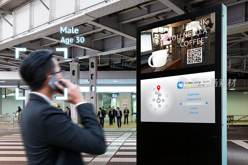 智能数字标牌，增强现实营销和人脸识别概念。面向零售咖啡店的交互式人工智能数字广告导航员方向。