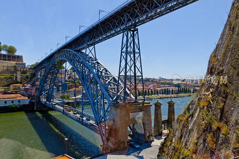 葡萄牙波尔图的多姆·路易斯一世桥和多罗河