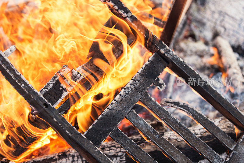 椅子上着火了