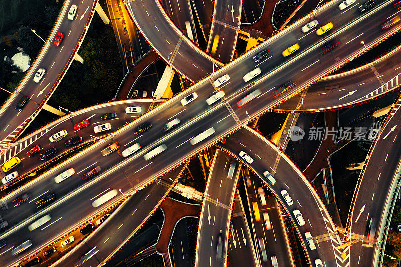 上海高速公路夜间鸟瞰图，中国