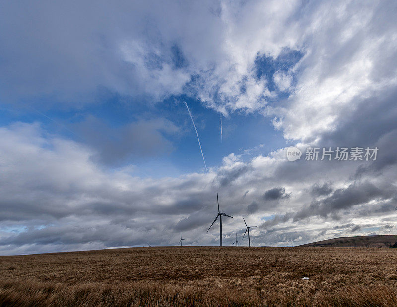 威尔士高沼地上的风力涡轮机