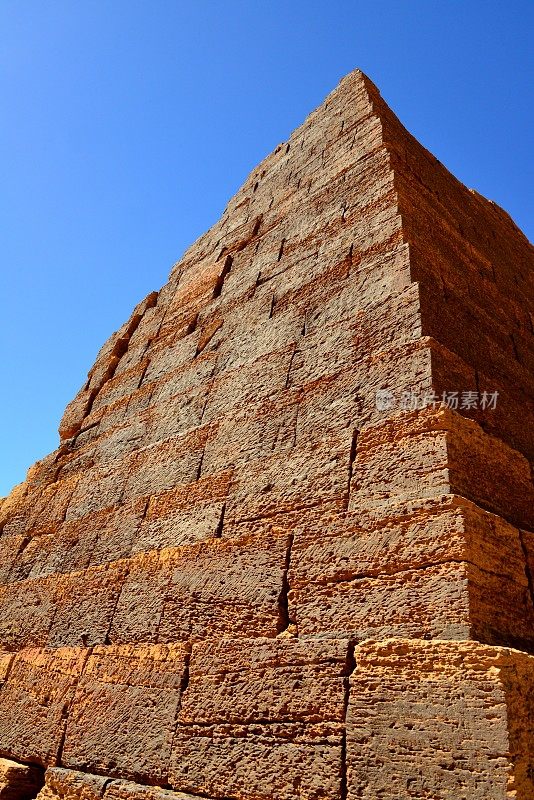 梅罗金字塔-南墓地-撒哈拉沙漠的努比亚坟墓-联合国教科文组织世界遗产，苏丹贝格拉维亚