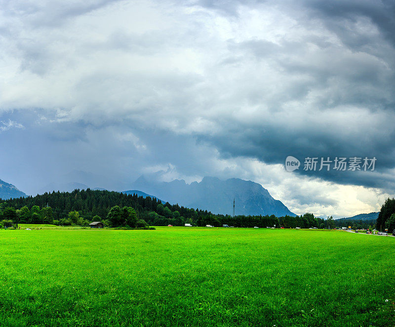 德国巴伐利亚州克鲁恩地区遭遇强风暴