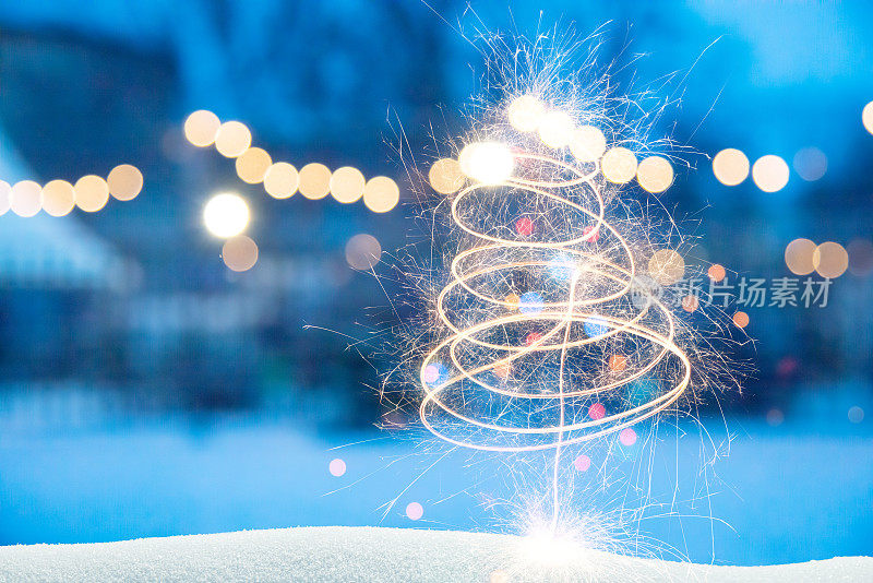 圣诞背景-闪闪发光的圣诞树在雪