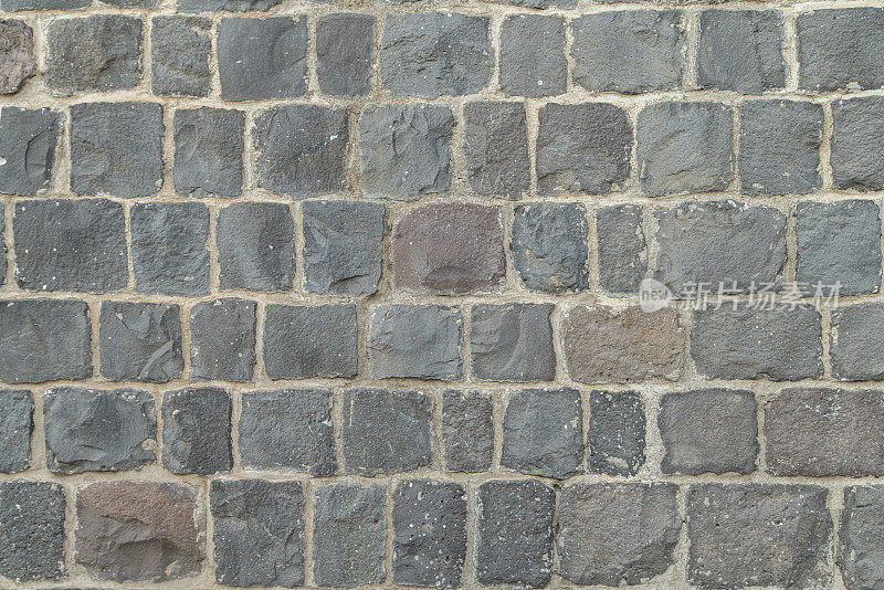 石头墙变形
