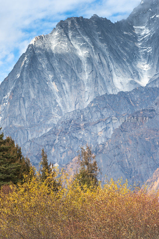 中国，西藏，四川，亚丁，香格里拉山，秋天的自然景观