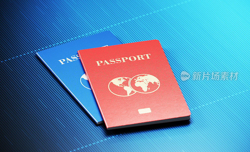 护照和旅行概念-护照对坐在蓝色背景