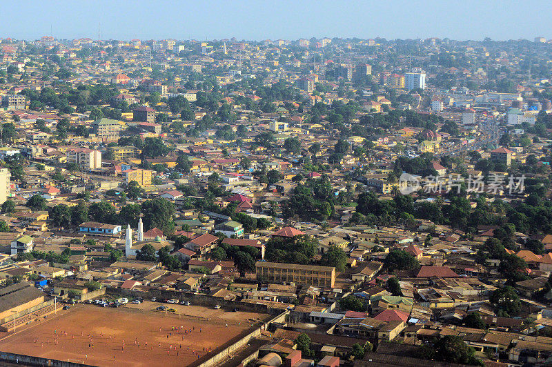 来自几内亚首都科纳克里和空中足球的城市，几内亚