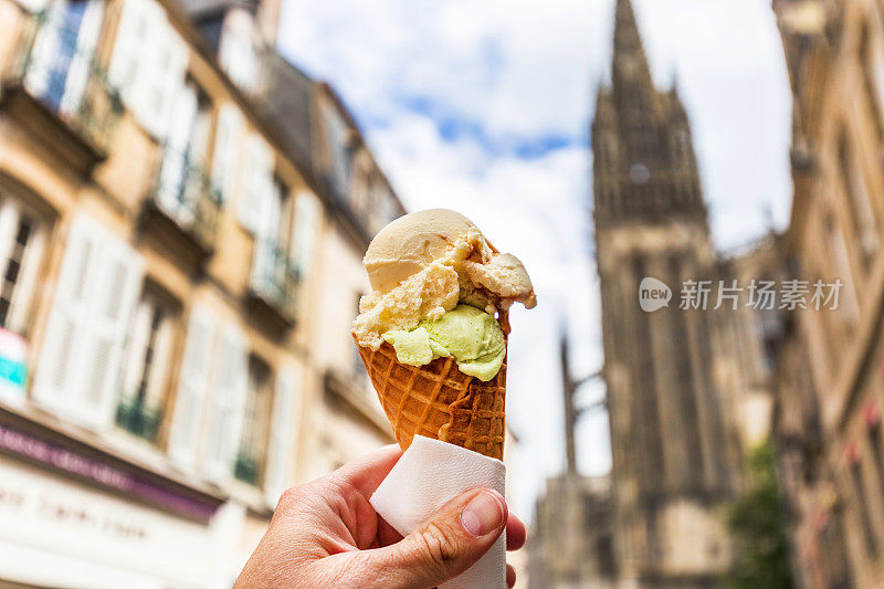 法国布列塔尼昆珀镇的冰淇淋