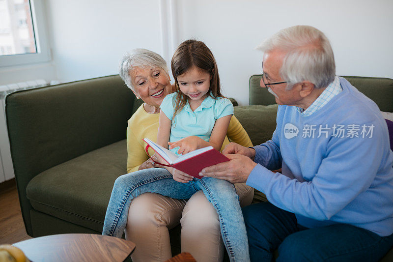 爷爷奶奶给爷爷奶奶读书