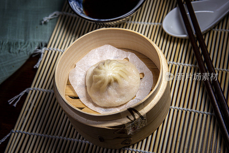 “上海小笼包”或“汤饺”