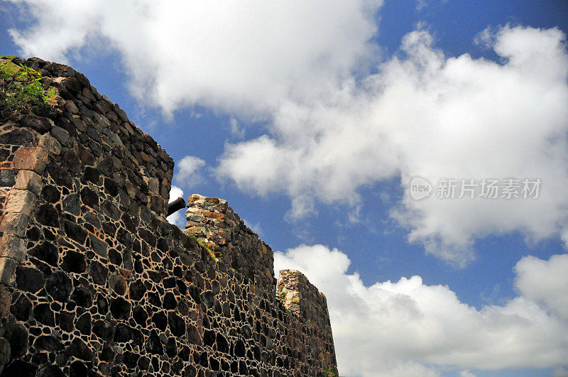 圣马丁马里格特，圣路易斯市，1789年完工的圣路易堡(法国部分)