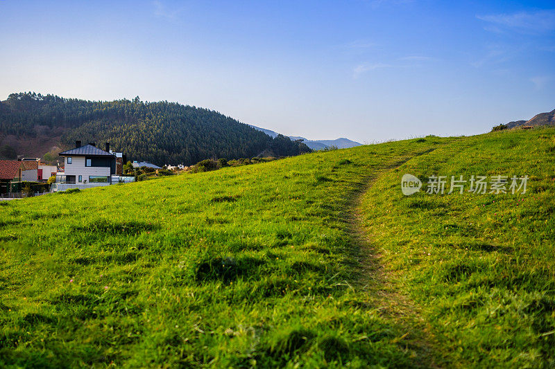 比斯开湾的小镇风景