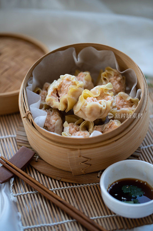 亚洲酱油蒸猪肉饺子