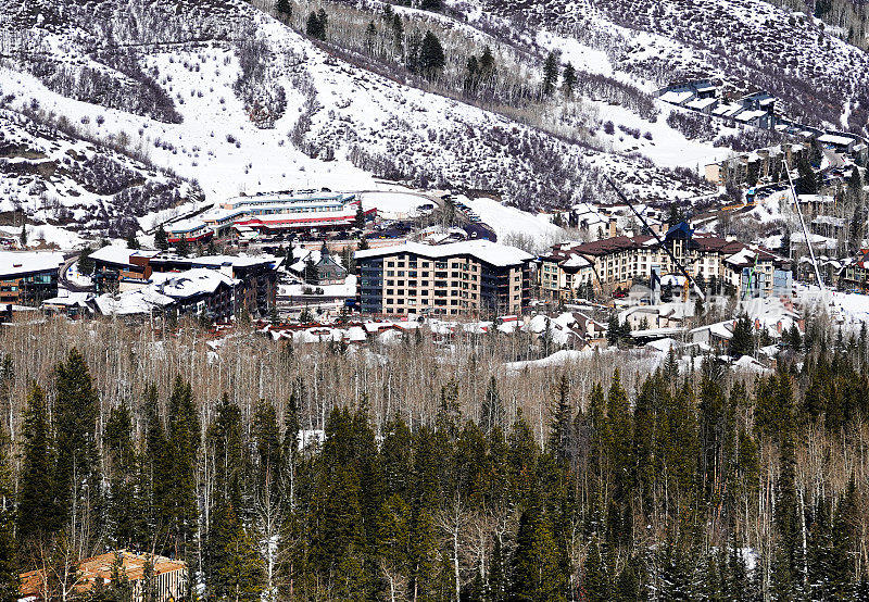 从上面看到的Snowmass村基地区域。美国科罗拉多州的阿斯彭。